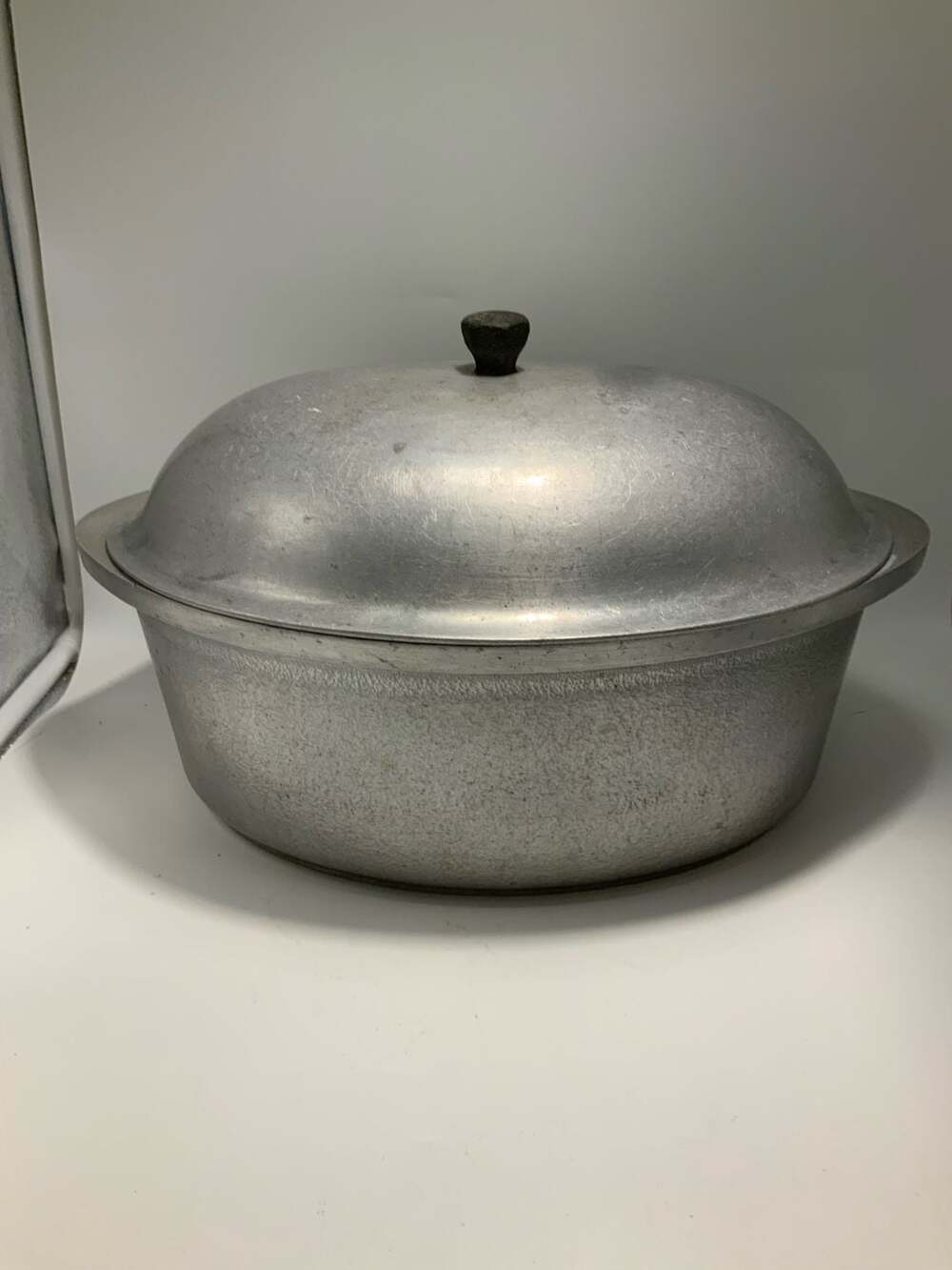 Vintage Club Hammered Aluminum Oval Dutch Oven Roaster Pot with Lid